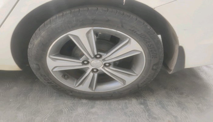 2017 Hyundai Verna 1.6 CRDI SX + AT, Diesel, Automatic, 87,425 km, tyre