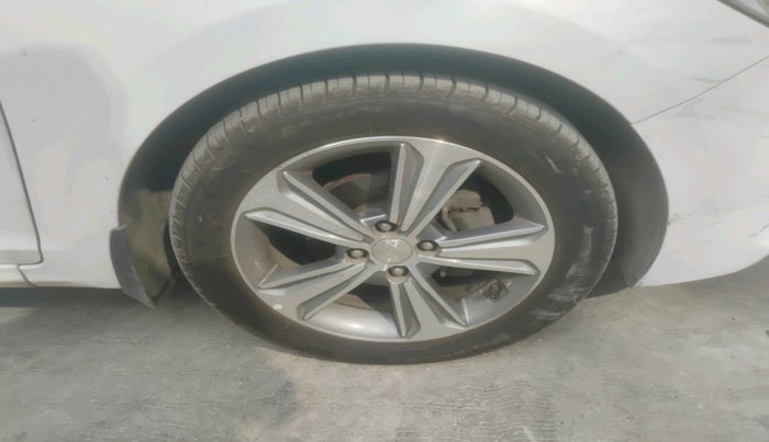 2017 Hyundai Verna 1.6 CRDI SX + AT, Diesel, Automatic, 87,425 km, tyre