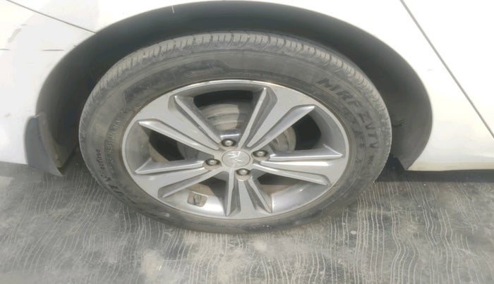 2017 Hyundai Verna 1.6 CRDI SX + AT, Diesel, Automatic, 87,425 km, tyre