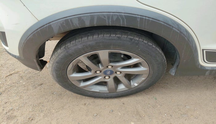 2021 Ford FREESTYLE TITANIUM 1.2 PETROL, Petrol, Manual, 60,918 km, tyre