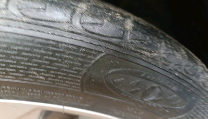 2016 Hyundai New Elantra 1.8 SX AT VTVT, Petrol, Automatic, 1,05,745 km, tyre