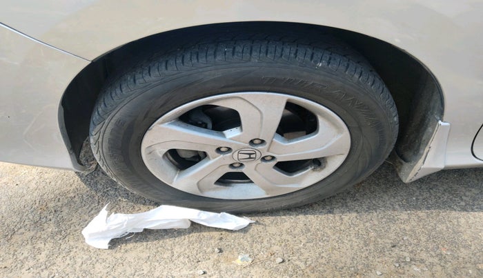 2014 Honda City 1.5L I-VTEC VX CVT, Petrol, Automatic, 1,42,225 km, tyre