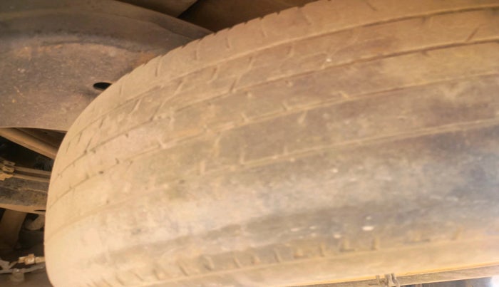 2017 Toyota Innova Crysta 2.4 VX 7 STR, Diesel, Manual, 1,42,799 km, tyre