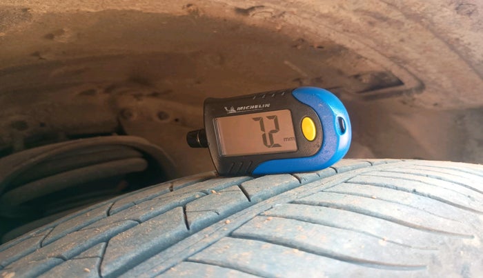 2017 Toyota Innova Crysta 2.4 VX 7 STR, Diesel, Manual, 1,42,799 km, tyre