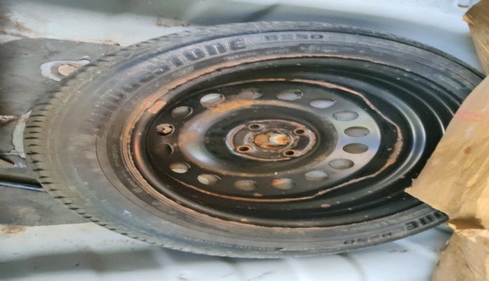 2015 Hyundai Verna 1.6 VTVT S AT, Petrol, Automatic, 68,849 km, tyre