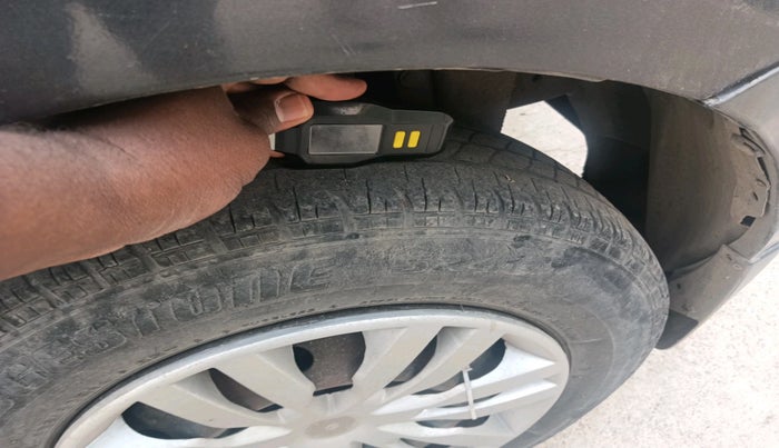 2017 Maruti Swift VDI, Diesel, Manual, 1,58,770 km, tyre