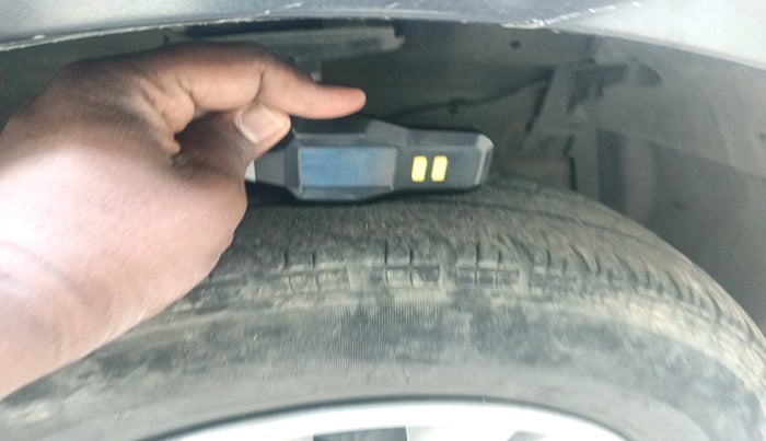 2017 Maruti Swift VDI, Diesel, Manual, 1,58,770 km, tyre