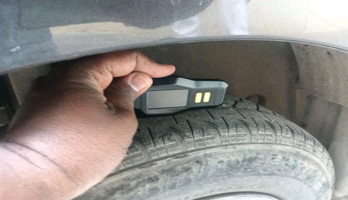 2017 Maruti Swift VDI, Diesel, Manual, 1,58,770 km, tyre