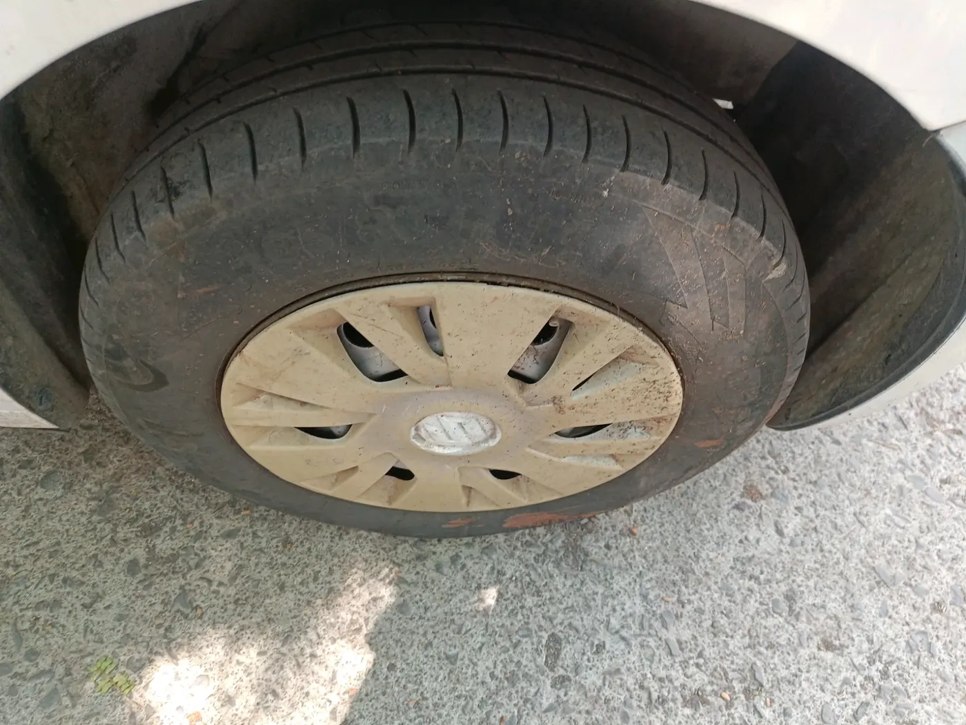 2016 Maruti Swift Dzire LDI, Diesel, Manual, 1,75,135 km, tyre
