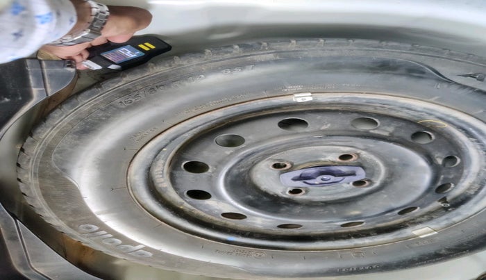 2022 Maruti Swift VXI, Petrol, Manual, 1,41,509 km, tyre