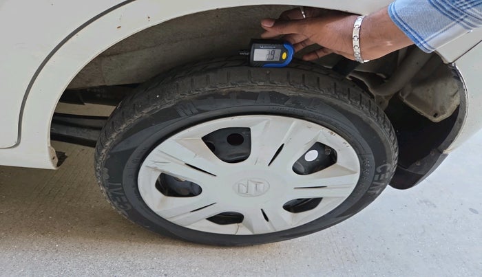 2017 Maruti Wagon R 1.0 VXI AMT, CNG, Automatic, 67,193 km, tyre