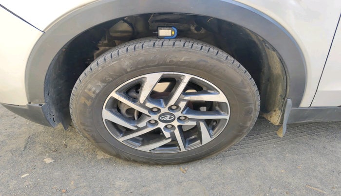 2019 Mahindra XUV300 W6 1.5 DIESEL, Diesel, Manual, 1,12,505 km, tyre