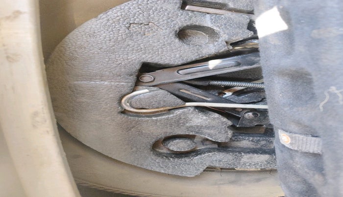 2019 Mahindra XUV300 W6 1.5 DIESEL, Diesel, Manual, 1,12,505 km, tyre