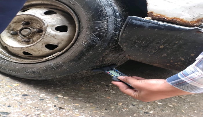 2012 Maruti Eeco 5 STR CNG WITH HTR, CNG, Manual, 2,54,371 km, tyre