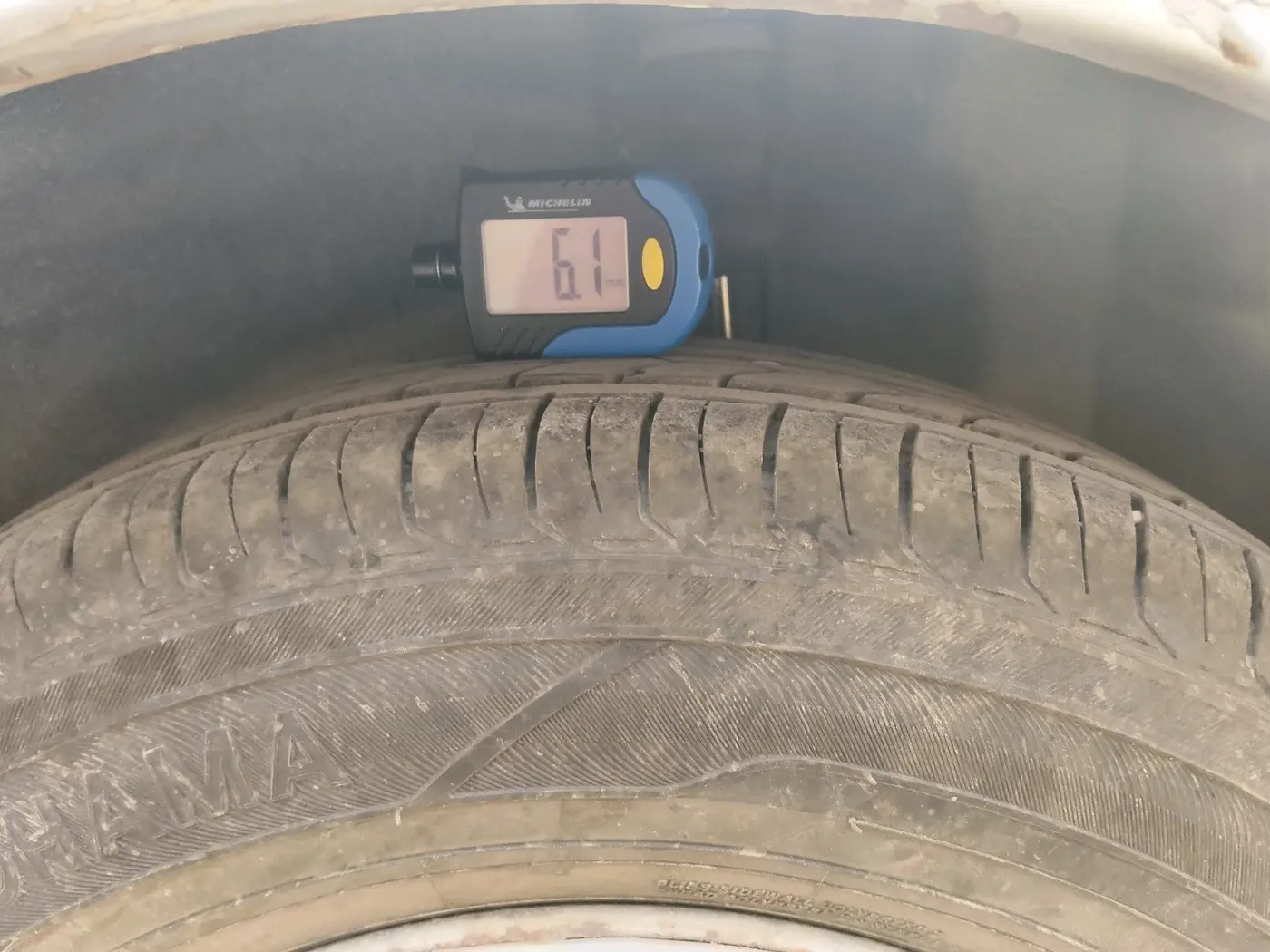 2005 Maruti Swift LXI 1.3, Petrol, Manual, 1,34,586 km, tyre