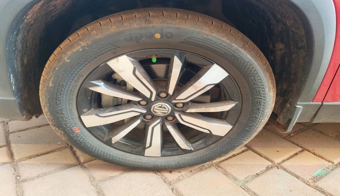 2019 MG HECTOR SHARP HYBRID 1.5 PETROL, Petrol, Manual, 30,818 km, tyre