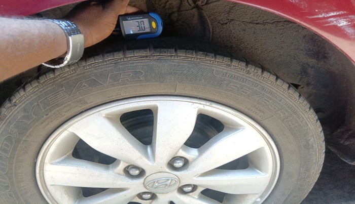 2016 Hyundai Xcent SX 1.2, Petrol, Manual, 1,01,715 km, tyre