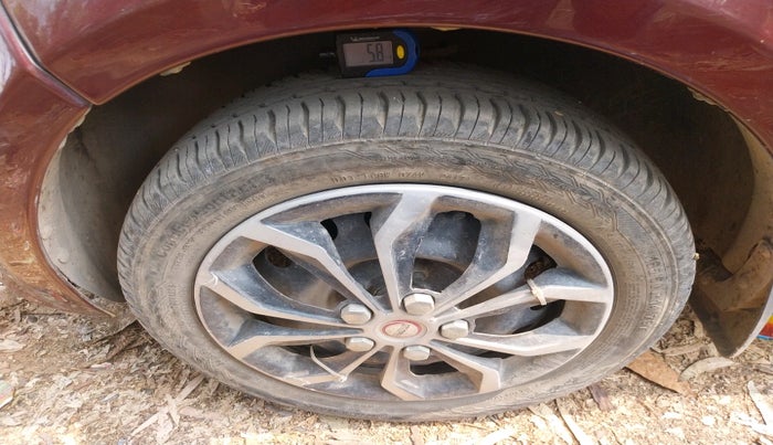 2018 Mahindra E20 Plus P6, Electric, Automatic, 16,529 km, tyre