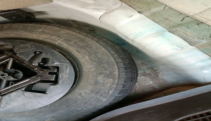 2011 Hyundai i10 ERA 1.1, Petrol, Manual, 1,10,601 km, tyre