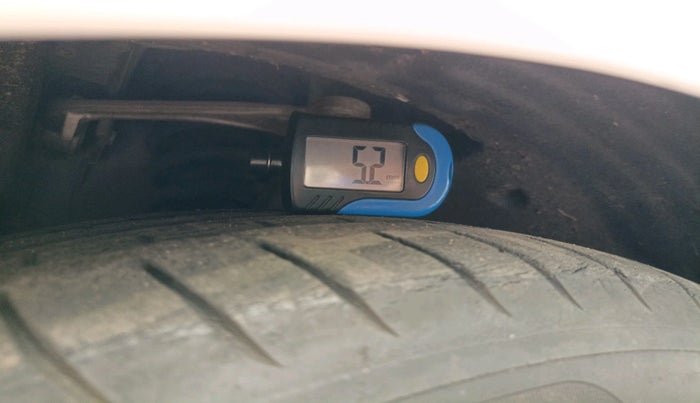 2017 Jaguar XE PRESTIGE DIESEL, Diesel, Automatic, 21,182 km, tyre