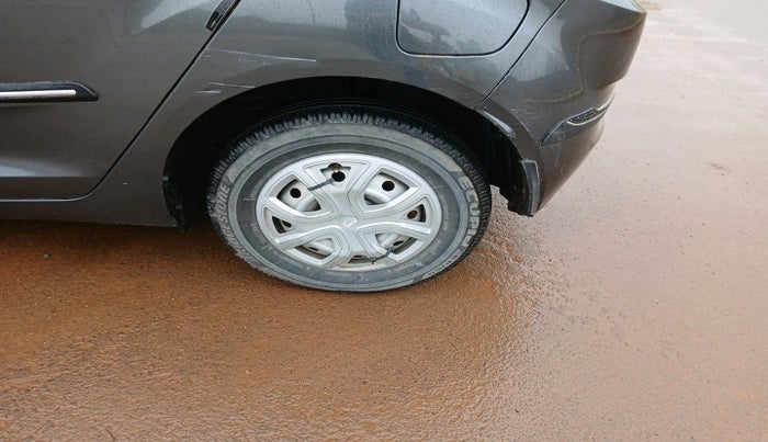 2021 Tata ALTROZ XE PETROL, Petrol, Manual, 10,204 km, tyre