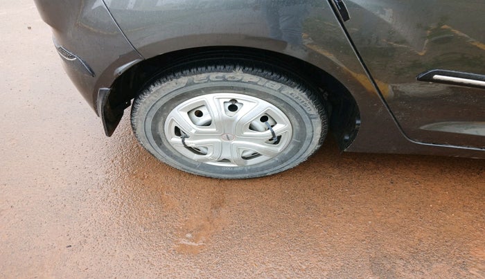 2021 Tata ALTROZ XE PETROL, Petrol, Manual, 10,204 km, tyre