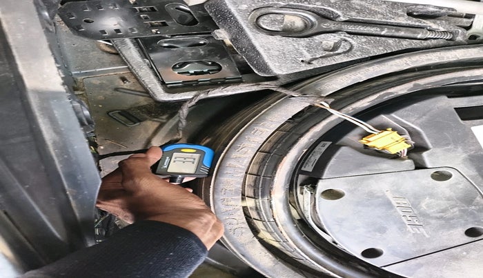 2013 Audi Q7 3.0 TDI QUATTRO, Diesel, Automatic, 1,29,130 km, tyre