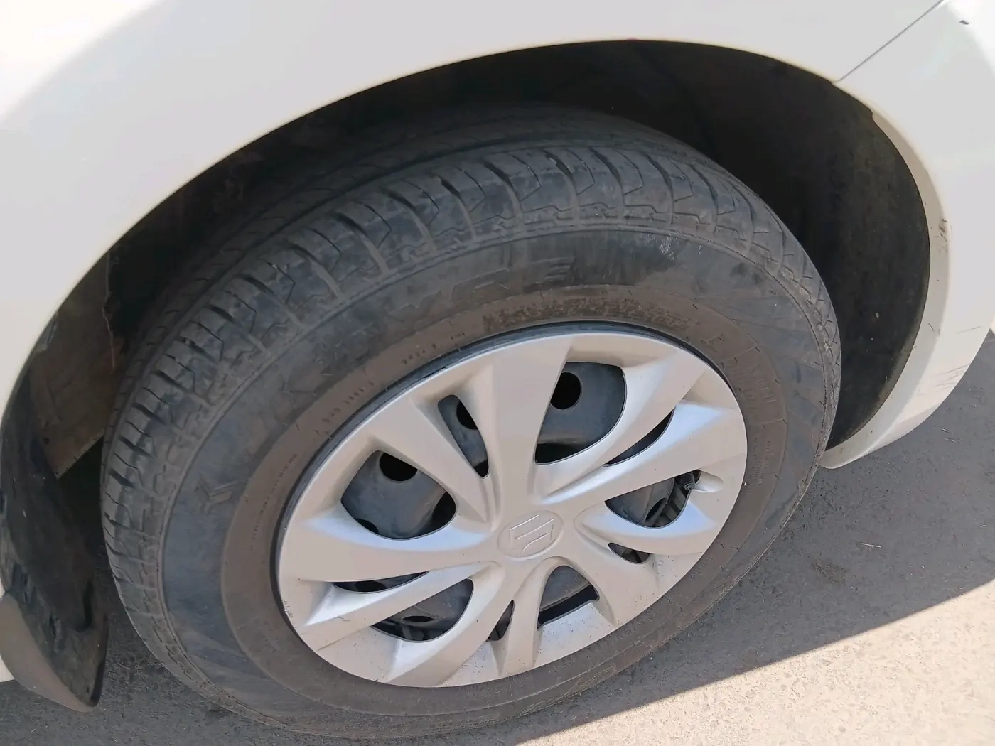 2023 Maruti Swift VXI, Petrol, Manual, 26,540 km, tyre