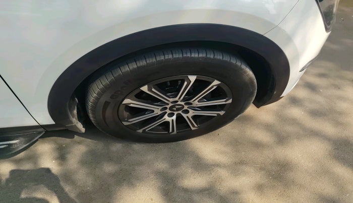 2022 Mahindra XUV700 AX 7 P MT 7 STR, Petrol, Manual, 51,540 km, tyre