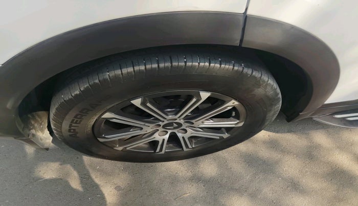 2022 Mahindra XUV700 AX 7 P MT 7 STR, Petrol, Manual, 51,540 km, tyre