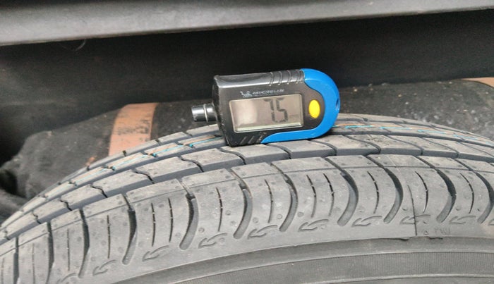 2016 Hyundai Grand i10 SPORTZ 1.2 KAPPA VTVT, CNG, Manual, 97,247 km, tyre