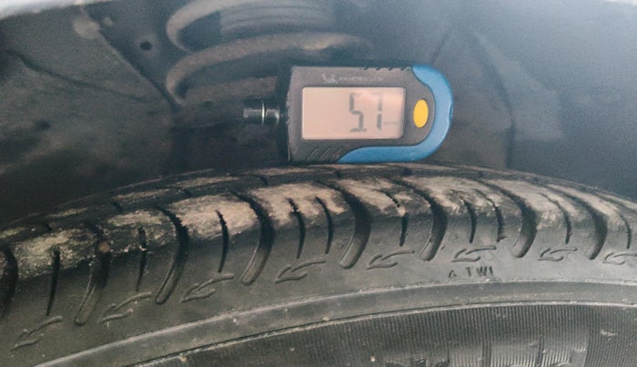 2016 Hyundai Grand i10 SPORTZ 1.2 KAPPA VTVT, CNG, Manual, 97,247 km, tyre