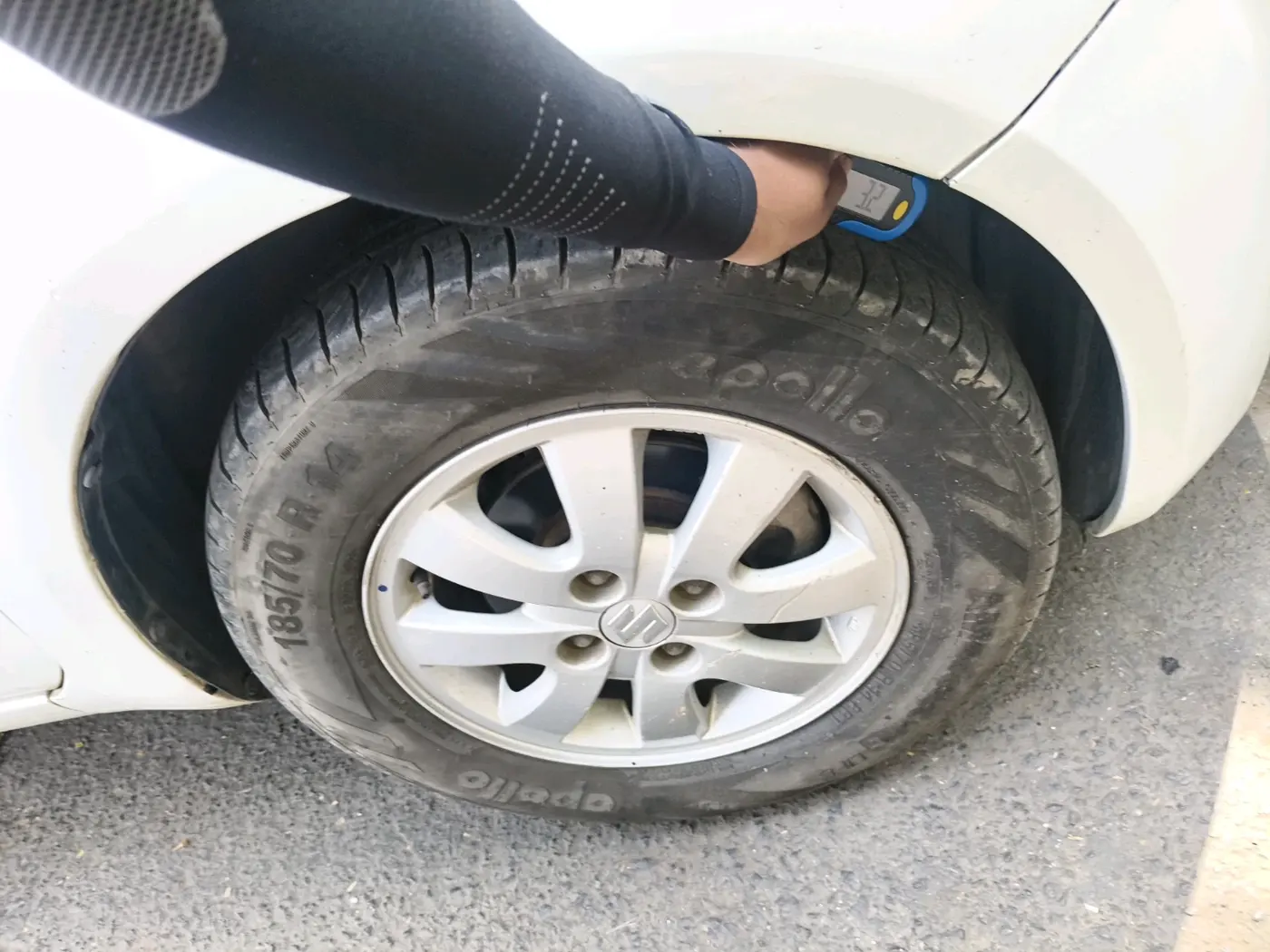 2011 Maruti Ritz ZXI, Petrol, Manual, 11,687 km, tyre