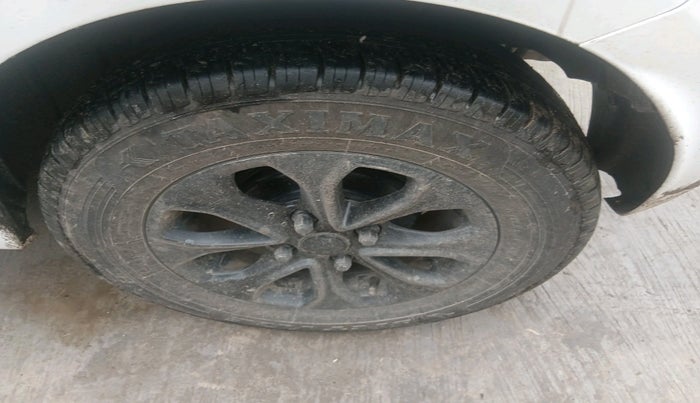 2016 Ford New Figo TITANIUM 1.2 PETROL MT, Petrol, Manual, 92,545 km, tyre