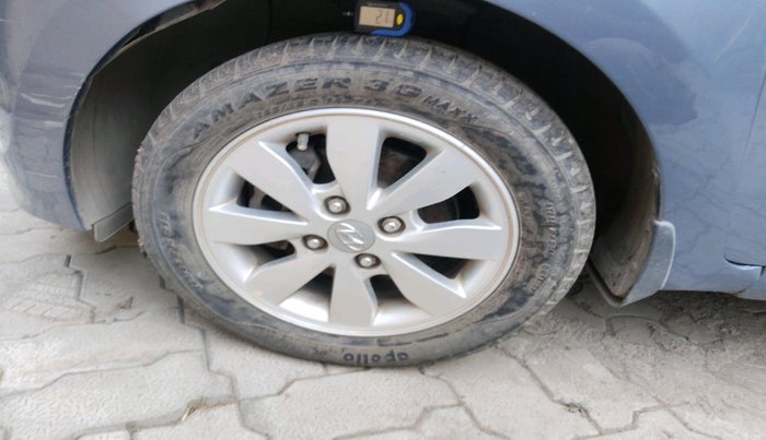 2014 Hyundai Xcent S (O) 1.2, Petrol, Manual, 15,747 km, tyre