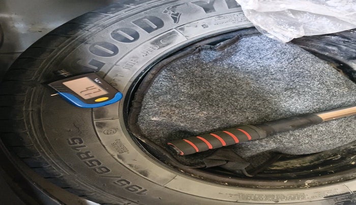 2024 KIA SONET HTK (O) 1.2 Petrol MT, Petrol, Manual, 44,463 km, tyre