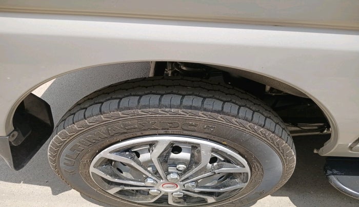 2026 Maruti Eeco 5 STR AC, Petrol, Manual, 231 km, tyre