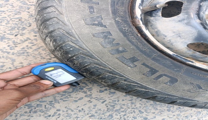 2015 Renault Kwid RXT 0.8, Petrol, Manual, 1,05,204 km, tyre