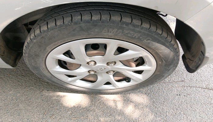 2018 Hyundai Grand i10 SPORTZ 1.2 KAPPA VTVT, CNG, Manual, 1,10,982 km, tyre