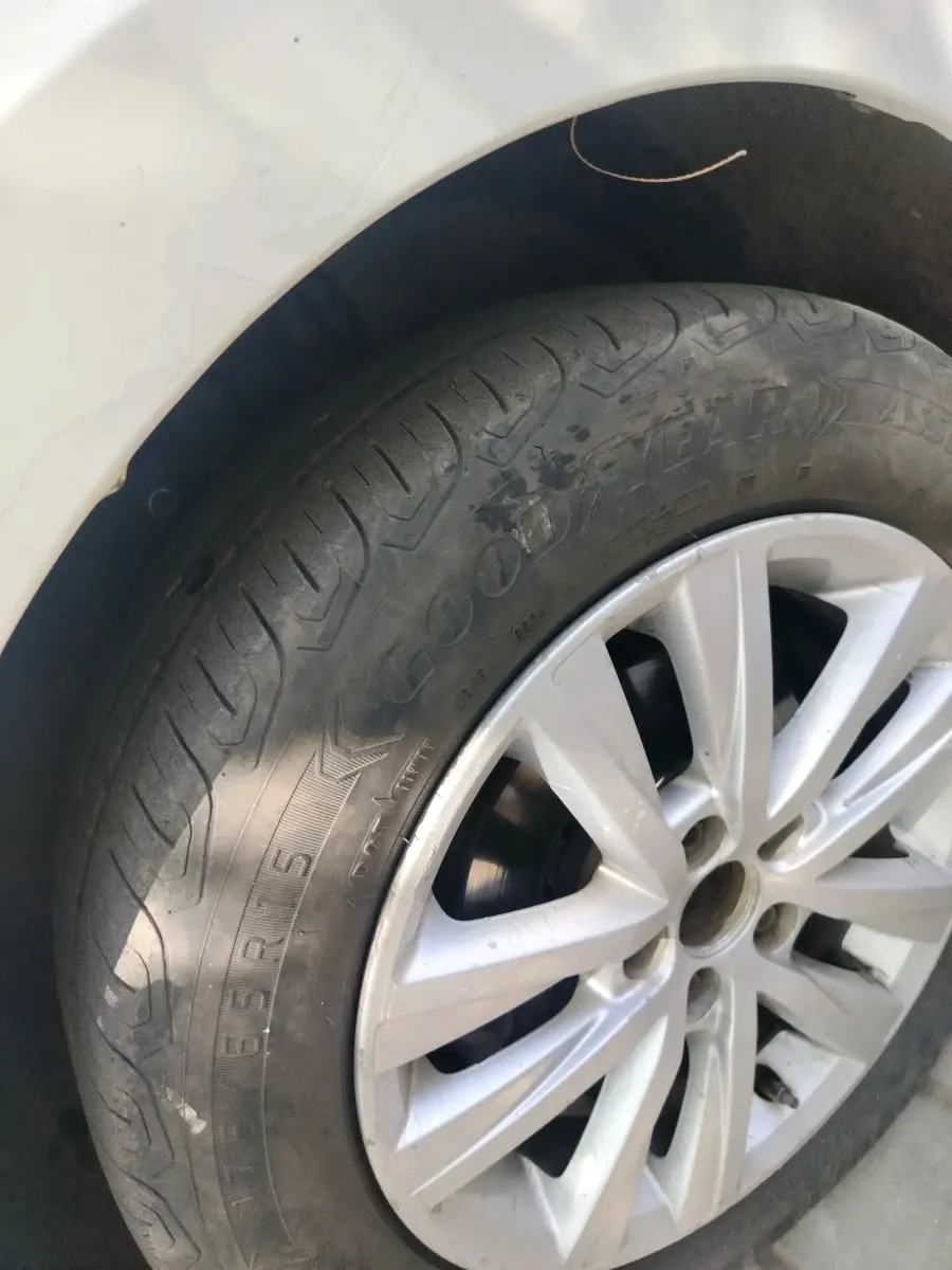 2012 Volkswagen Polo HIGHLINE DIESEL, Diesel, Manual, 2,10,200 km, tyre