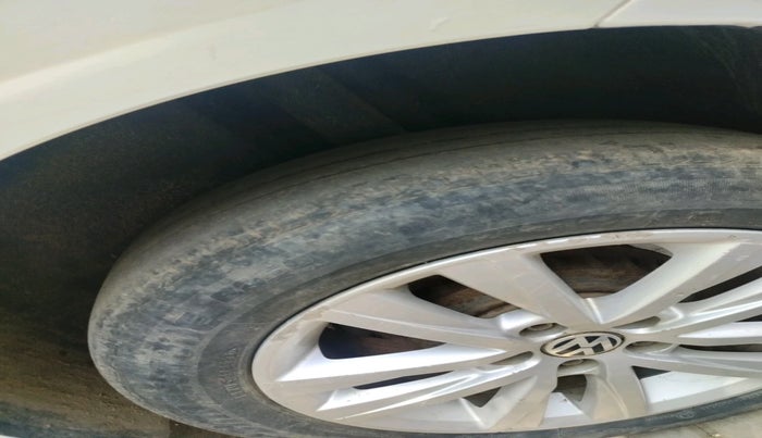 2012 Volkswagen Polo HIGHLINE DIESEL, Diesel, Manual, 2,10,200 km, tyre