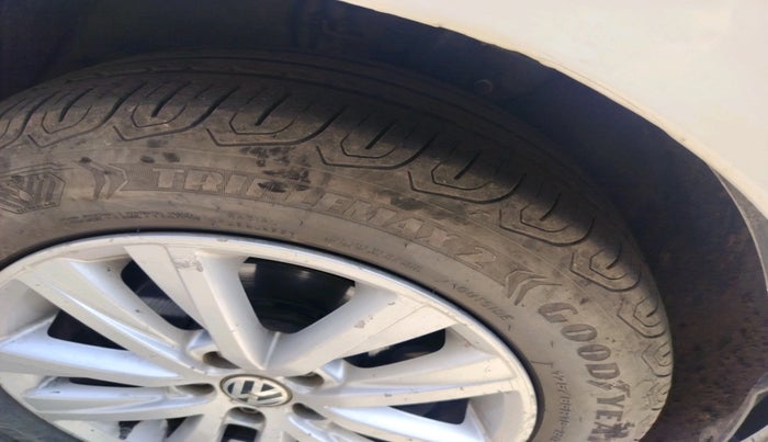 2012 Volkswagen Polo HIGHLINE DIESEL, Diesel, Manual, 2,10,200 km, tyre