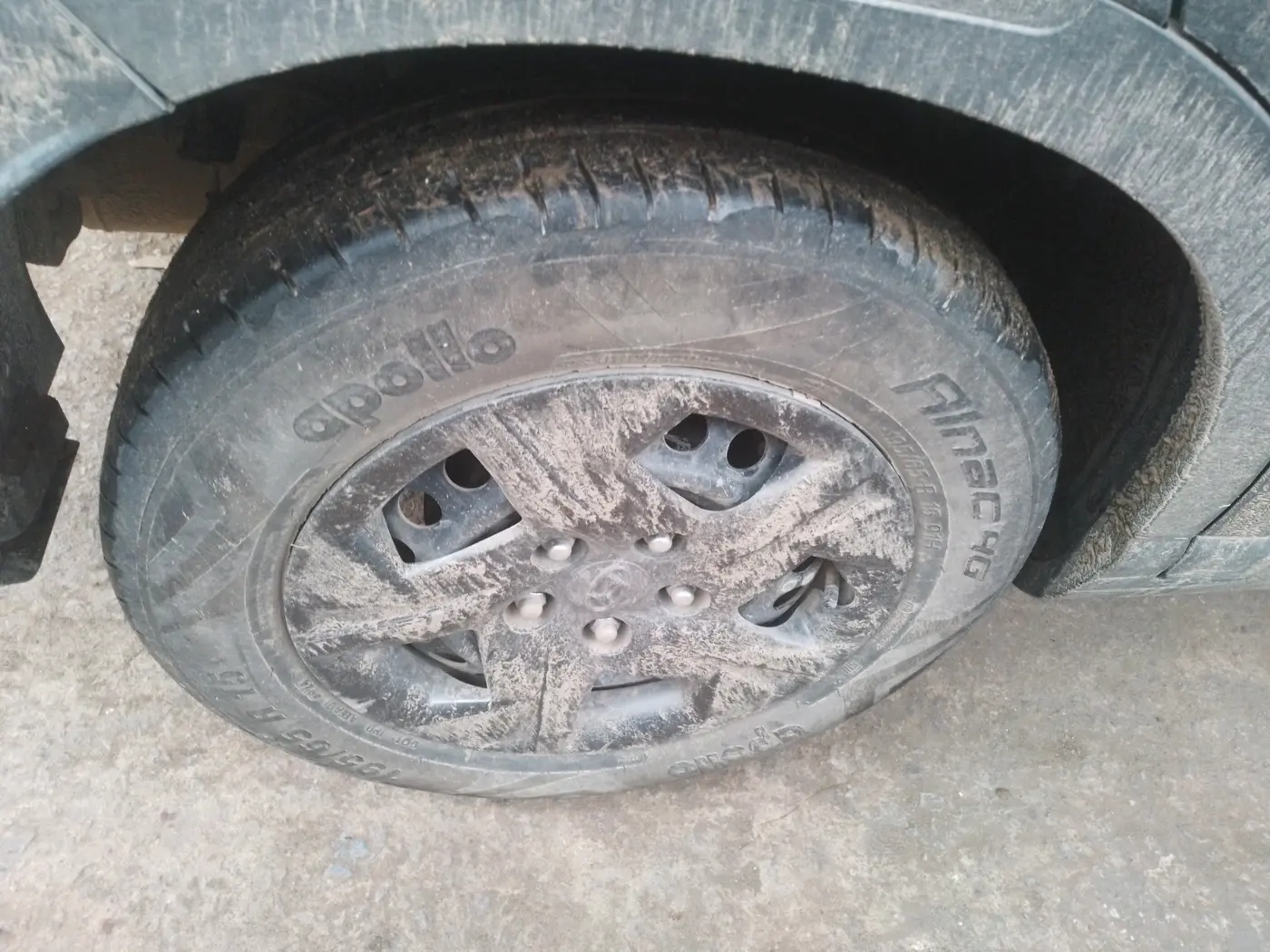 2024 Hyundai VENUE E Plus 1.2 Petrol, CNG, Manual, 9,235 km, tyre