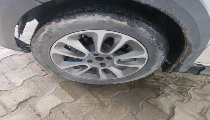 2015 Fiat Avventura ACTIVE MULTIJET 1.3, Diesel, Manual, 1,74,402 km, tyre