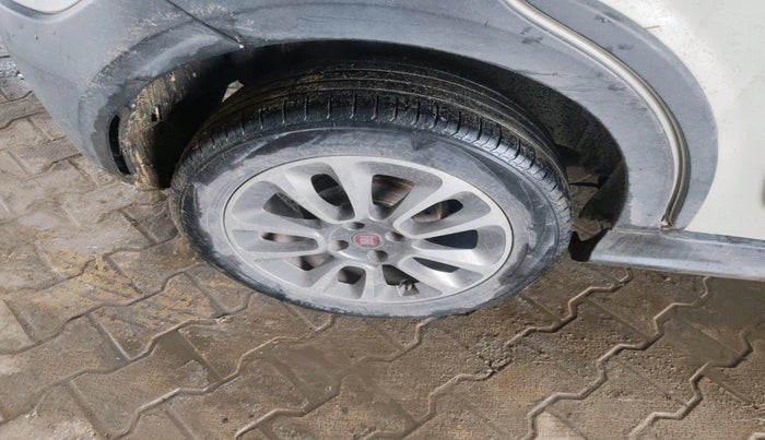 2015 Fiat Avventura ACTIVE MULTIJET 1.3, Diesel, Manual, 1,74,402 km, tyre