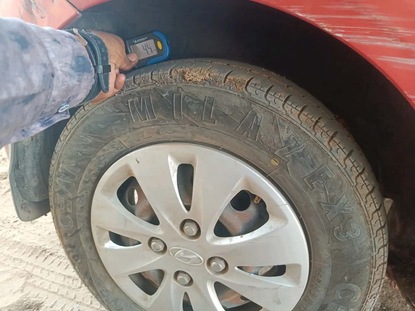 2011 Hyundai i10 MAGNA 1.2, CNG, Manual, 1,96,584 km, tyre