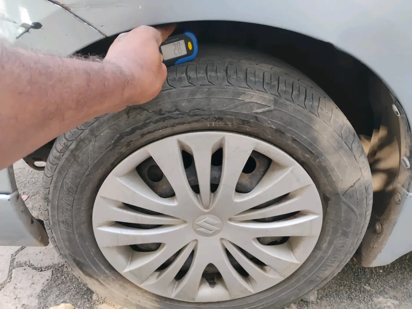 2013 Maruti Ertiga VXI CNG, CNG, Manual, 2,97,396 km, tyre