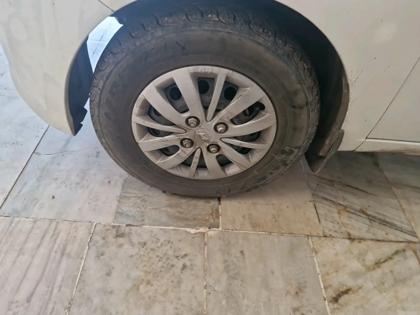 2016 Hyundai i10 SPORTZ 1.1, CNG, Manual, 56,226 km, tyre