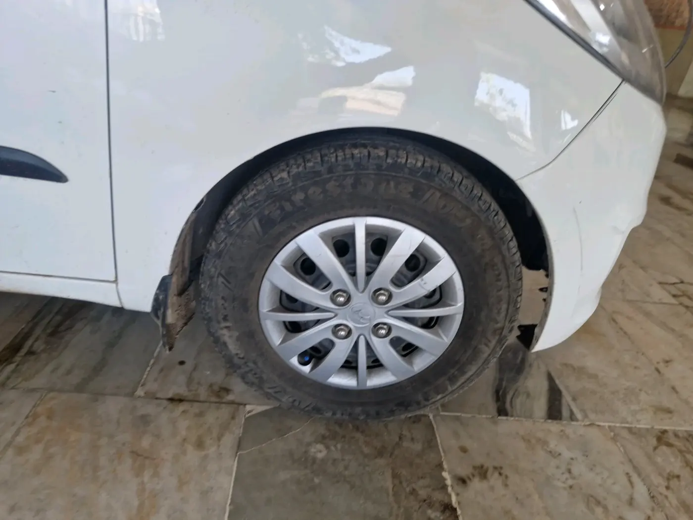 2016 Hyundai i10 SPORTZ 1.1, CNG, Manual, 56,226 km, tyre