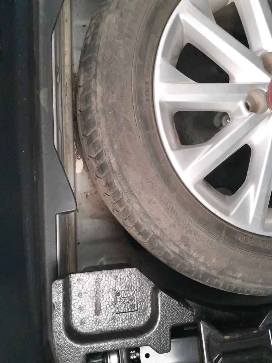 2014 Toyota Camry 2.5L AT, Petrol, Automatic, 71,567 km, tyre